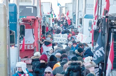 Transportistas protestan en Ottawa contra las medidas sanitarias
