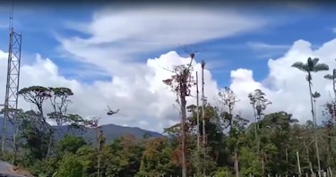 Se accidenta helicóptero del ejército colombiano cerca de la frontera con Panamá; reportan cuatro militares muertos