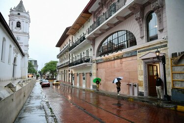 Cancelaciones de reservas turísticas, cierre de comercios y desempleo, las secuelas de la crisis