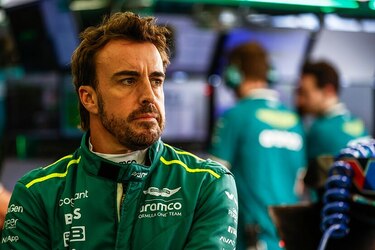 Alonso pide desarrollar el coche todo el año aunque falten herramientas ante Verstappen