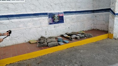 Policía Nacional se incauta de 79 bultos de marihuana en la playa La Yeguada
