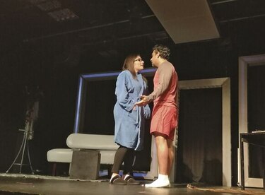 El amor llega entre dos polos opuestos