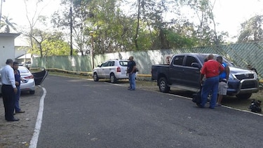 Garuz es conducido a una diligencia judicial por incidente con comunicadores