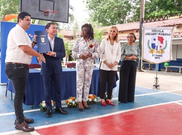 Meduca entrega 11 órdenes de proceder por $86 millones para mejoras y construcción de escuelas