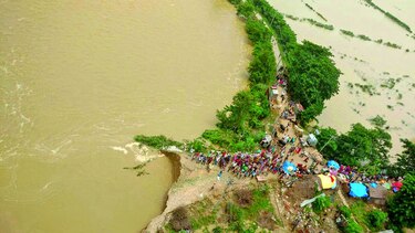 Inundaciones en el sur de Asia dejan 700 muertos