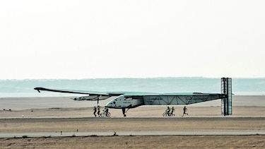 Avión Solar impulse 2 aterriza en Egipto