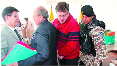 A la cárcel, dos ligados a red de corrupción