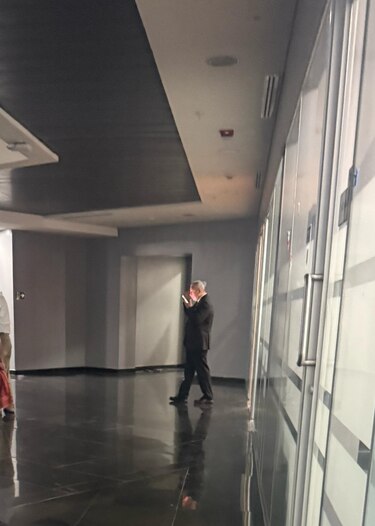 Cheque a cheque: la cacería de botellas sacude la Asamblea