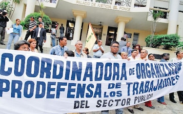 Posponen concursos de carrera administrativa