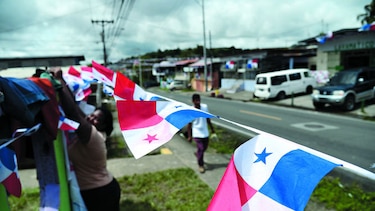 Aprueban el uso de los símbolos patrios