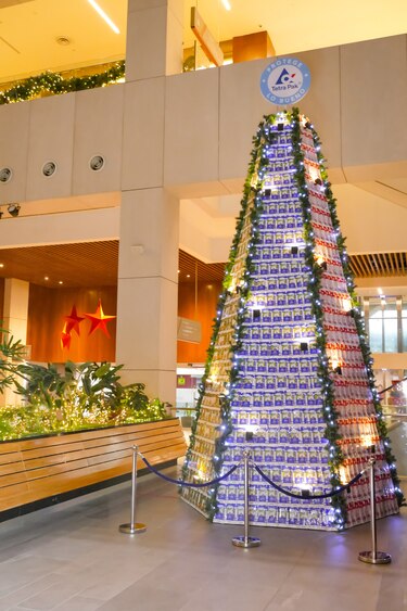 Tetra Pak inaugura original Reciclárbol de Navidad en Pacific Center
