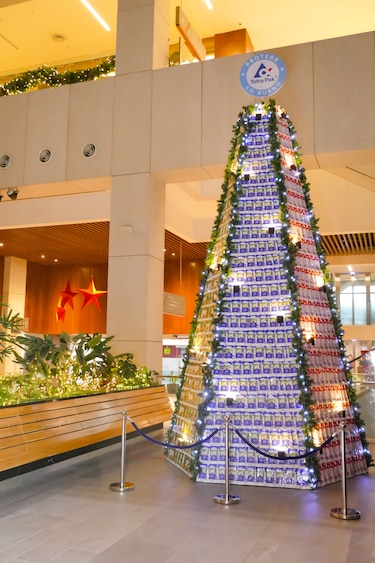 Tetra Pak inaugura original Reciclárbol de Navidad en Pacific Center