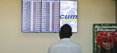 Covid-19 arrasa con los planes de aerolíneas y viajeros