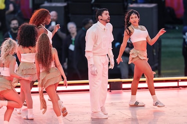 Congresistas republicanos piden a la FCC multar y ‘encerrar’ a Bad Bunny por el Super Bowl