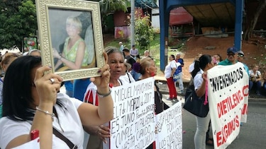 Afectados por dietilenglicol protestaron en la vía Transístmica