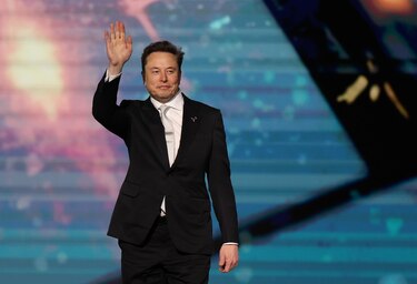 Empresa de IA de Musk rectifica tras llamar ‘genocidio blanco’ a situación de afrikáners