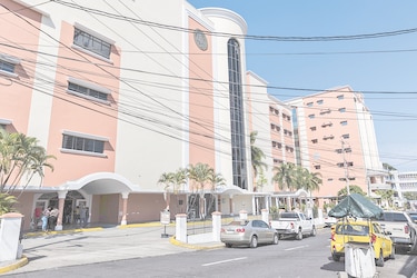 Asociación de funcionarios del Hospital Santo Tomás declaran paro escalonado