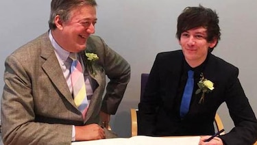 El actor Stephen Fry se casa con su novio Elliot Spencer
