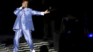 Polémica crítica a Juan Gabriel  obliga a renunciar al director de TV UNAM