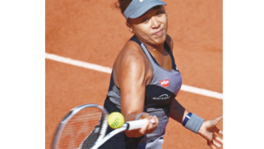Naomi Osaka es multada y amenazada de salir de Roland Garros