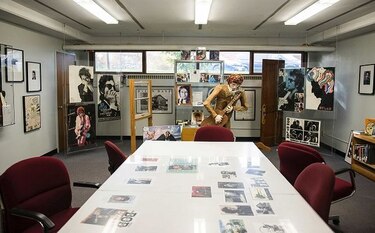 El misterio que rodea a Bob Dylan se extiende a la ciudad donde se crió