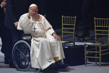 El Papa mejora, pero se le ha desaconsejado celebrar públicamente el ángelus