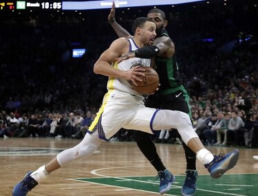 Warriors encadenan décimo triunfo, superan a Celtics