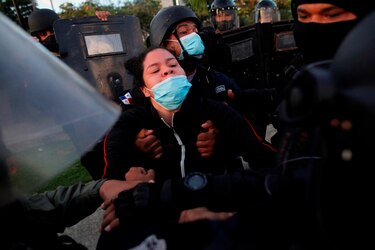 Dirigente universitaria, Ileana Corea, presenta querella contra subteniente de la Policía Nacional