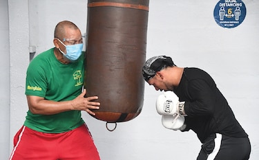  Tres décadas  formando y orientando  campeones   