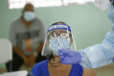 Después de tres jornadas se ha vacunado al 49% de la población estimada de adultos mayores de 60 años en el circuito 8-8