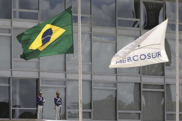 Suspenden a Venezuela del Mercosur