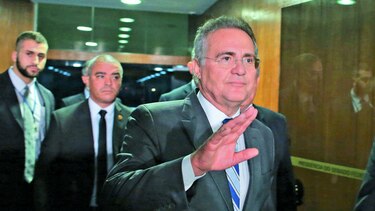 Corte mantiene a Calheiros en la presidencia del Senado