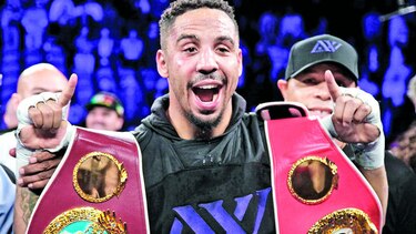 Ward le arrebata los títulos a Kovalev
