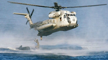 Guardia Costera de EU busca dos helicópteros militares que chocaron en el mar en Hawái