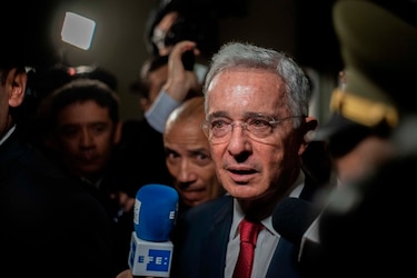 Jueza ordena la libertad del expresidente colombiano Álvaro Uribe