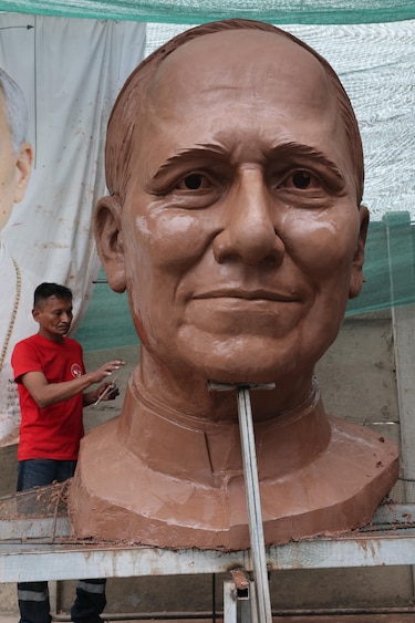 La estatua más grande del mundo en honor al papa León XIV toma forma en Perú