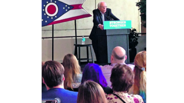 Bernie Sanders pide el voto para Hillary Clinton