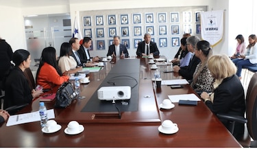 Minsa e Ifarhu acuerdan con universidades privadas mantener becas de medicina