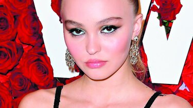 Lily -Rose Depp y la navidad en los Campos Elíseos
