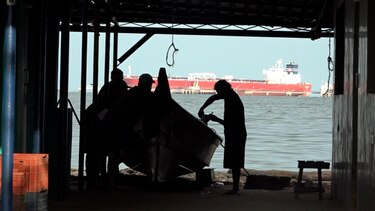 ‘Mi esposa me dice que busque otro trabajo’: pescadores venezolanos temen por ataques de Estados Unidos a sus embarcaciones