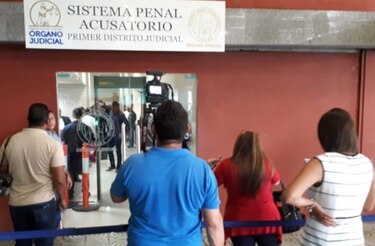 Jueza otorga país por cárcel a seis vinculados en evasión de reo israelí