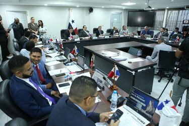 Comisión de Presupuesto aprueba traslados de partidas por $100 millones