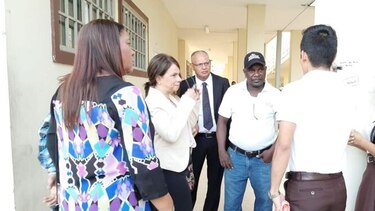 Nuevas autoridades del Meduca visitan el Instituto José Dolores Moscote que está en paro