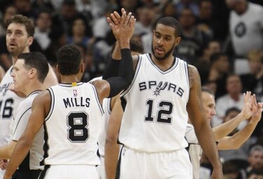 Spurs vencen a Pelicans; Miami desperdicia labor de Dragic y Whiteside
