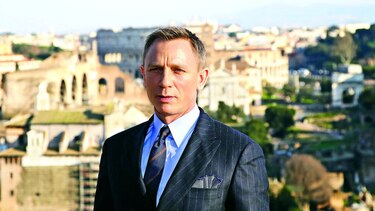 Operan a Daniel Craig tras lesión en la rodilla