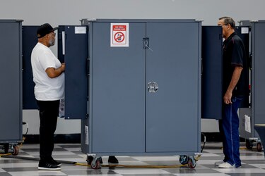 Amenazas de bomba y fallos de software son algunos de los problemas del día electoral