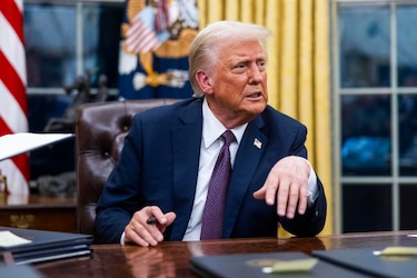 Trump desmantela el legado de Biden con una ola de decretos que inauguran su mandato