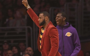LeBron James se perderá cuatro partidos más por lesión