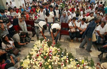 México descarta que estudiantes desaparecidos estén entre 28 cadáveres de fosas