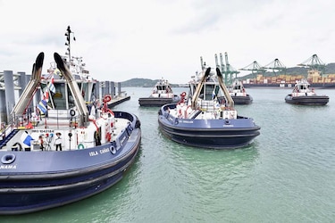 El Canal de Panamá suma cinco nuevos remolcadores a su flota